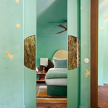 La Folie Bed & Breakfast 4*