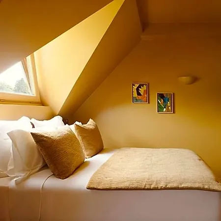 La Folie Bed & Breakfast